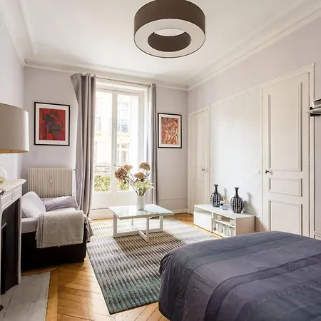Luxurious And Comfortable 3 Bdr Near Champs Elysees Apartment *